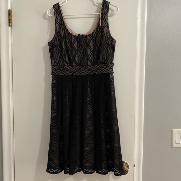 London Times Dresses & Skirts - London Times Black And Cream Lace Like Dress Size 10